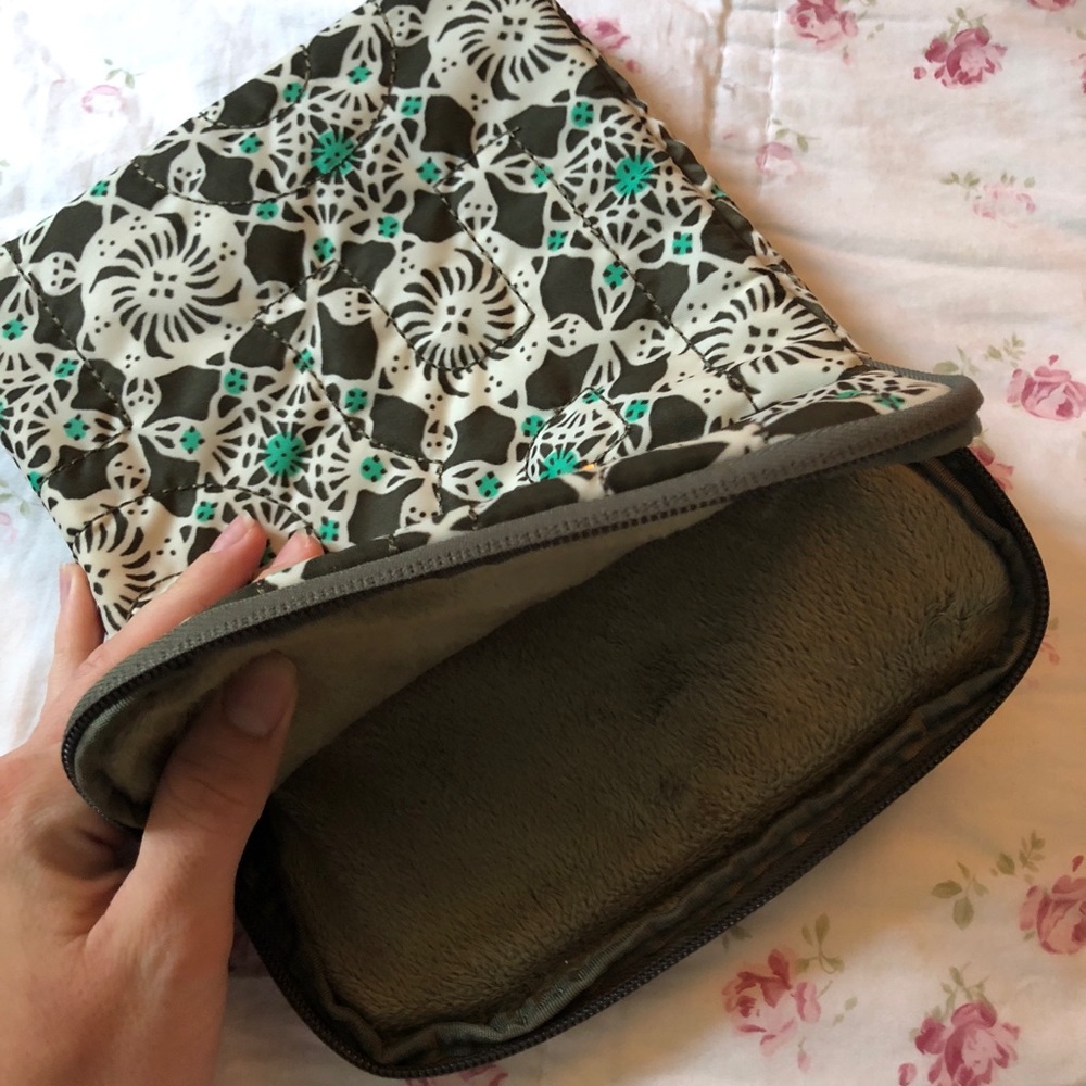 Marc by Marc Jacobs Green Printed Tablet Case - Picture 6 of 6